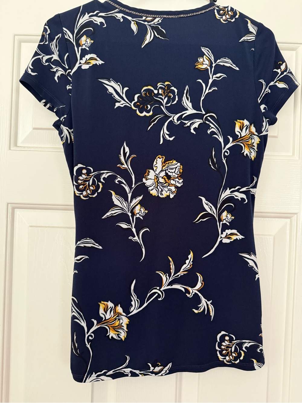 White House Black Market Navy Floral Twist-Front V-Neck Top - Picture 3 of 4